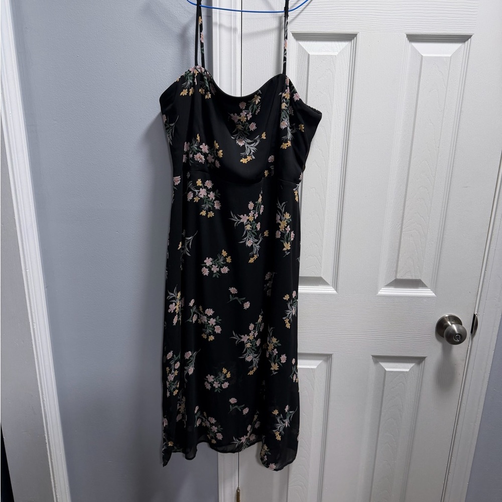 Chic Black Floral Midi Dress